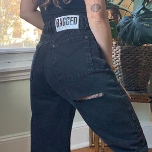 Ragged Priest back slash mom jeans